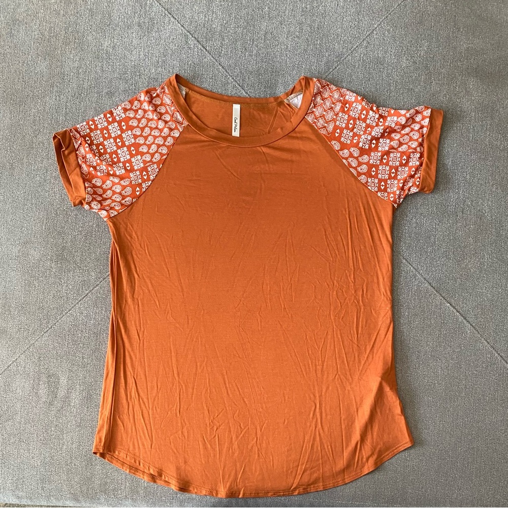 Women’s Cool Melon short sleeve pullover crewneck Burnt Orange shirt Size Medium
